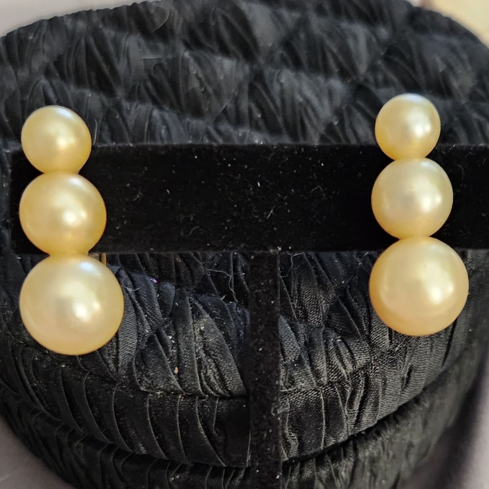 Faux pearl vintage clip on earrings
